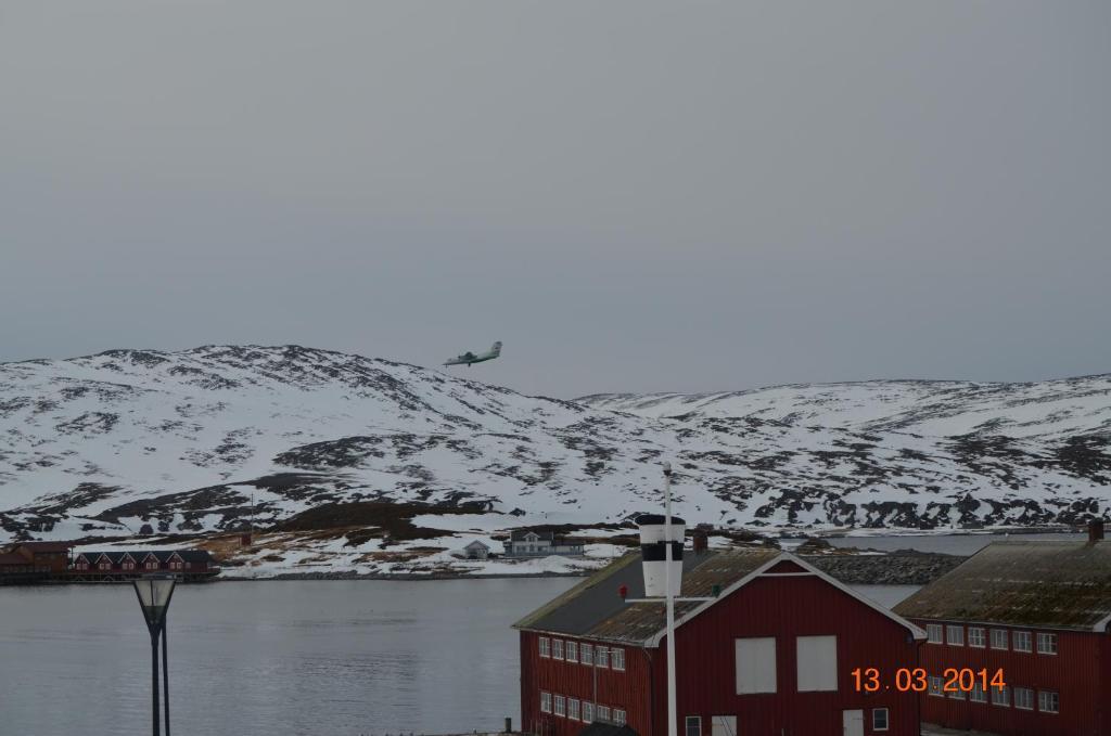 Mehamn Arctic Hotel Exterior photo